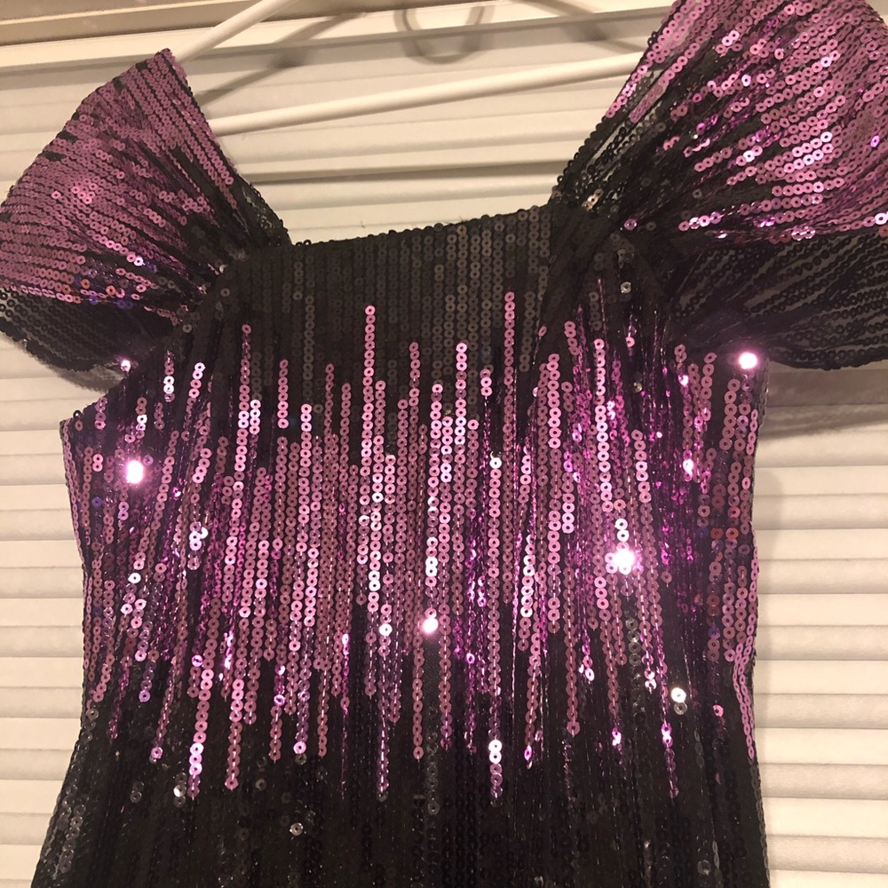 Pink sequined Gown - Picture 2 of 6